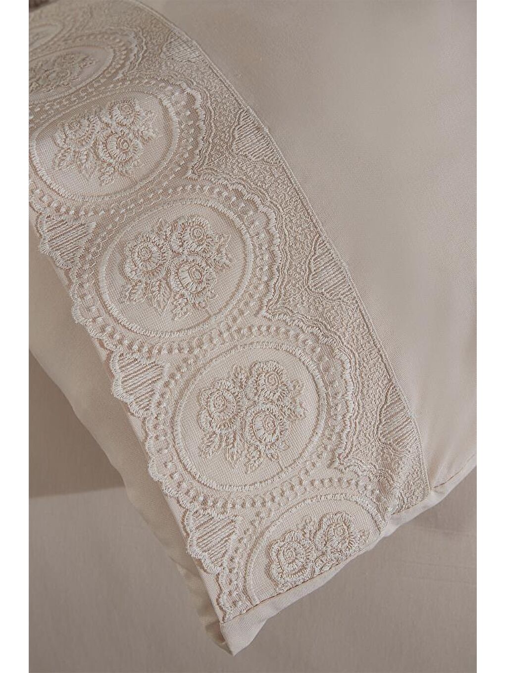 Kahverengi Fransız Dantelli Seda Çeyizlik Nevresim Takımı Cappucino-2