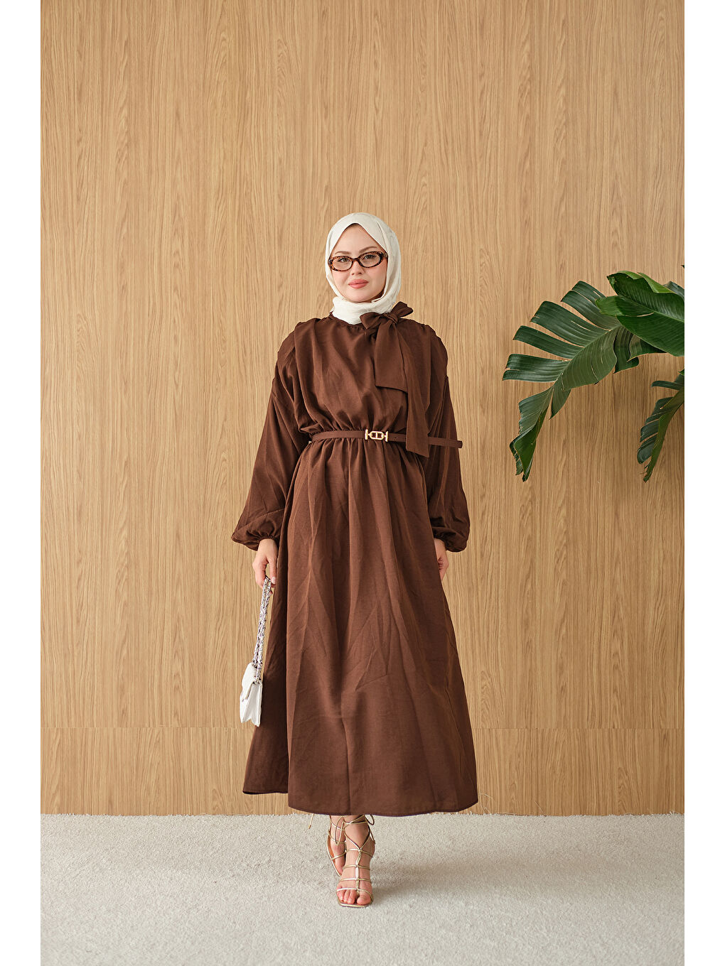 Kadın Boyun Bağlamalı Kemerli Elbise Kahverengi
