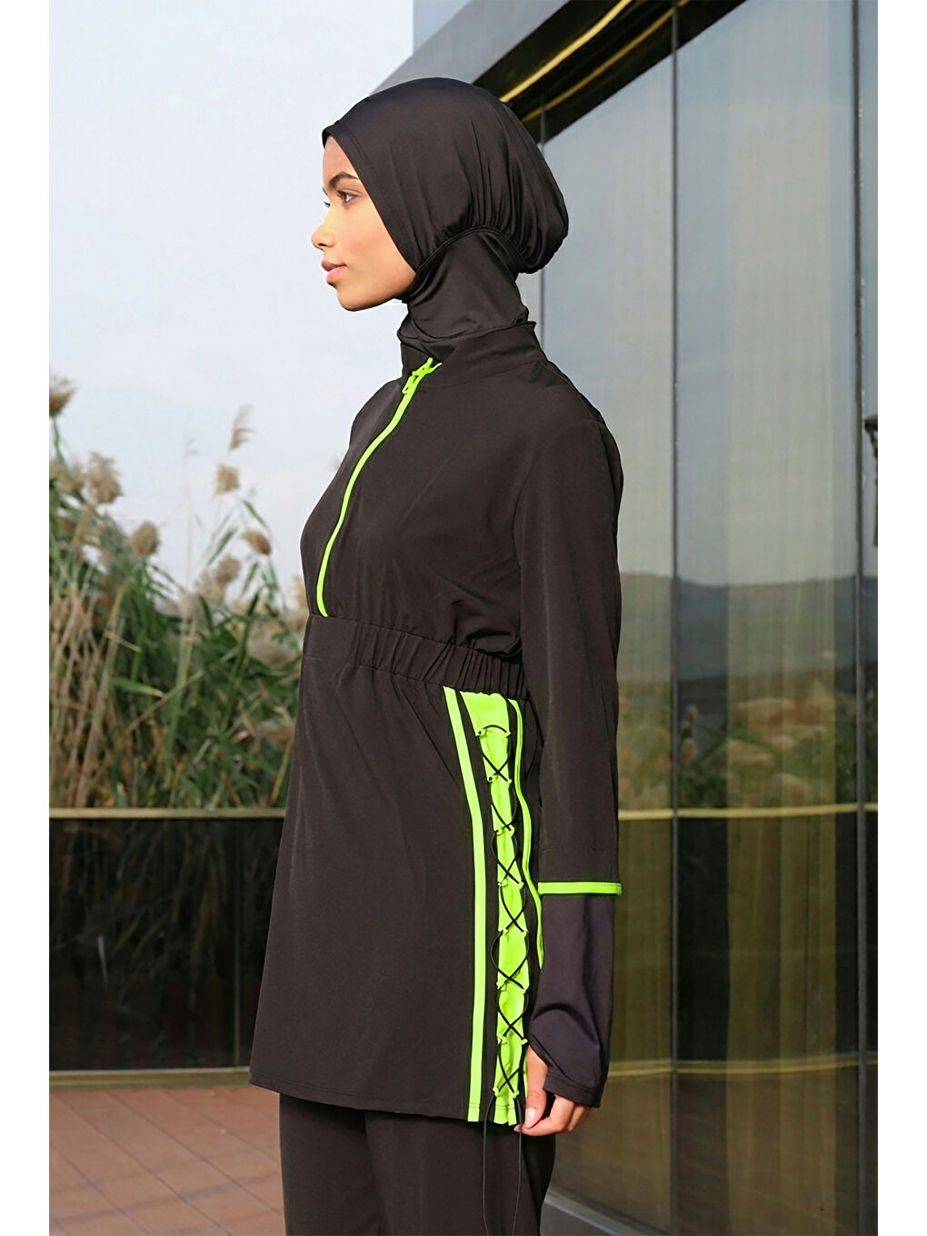 Siyah Kadın Fermuarlı Beli Lastikli Kapalı Dik Yaka Su Tutmayan Hızlı Kuruyan Tesettür Mayo-1