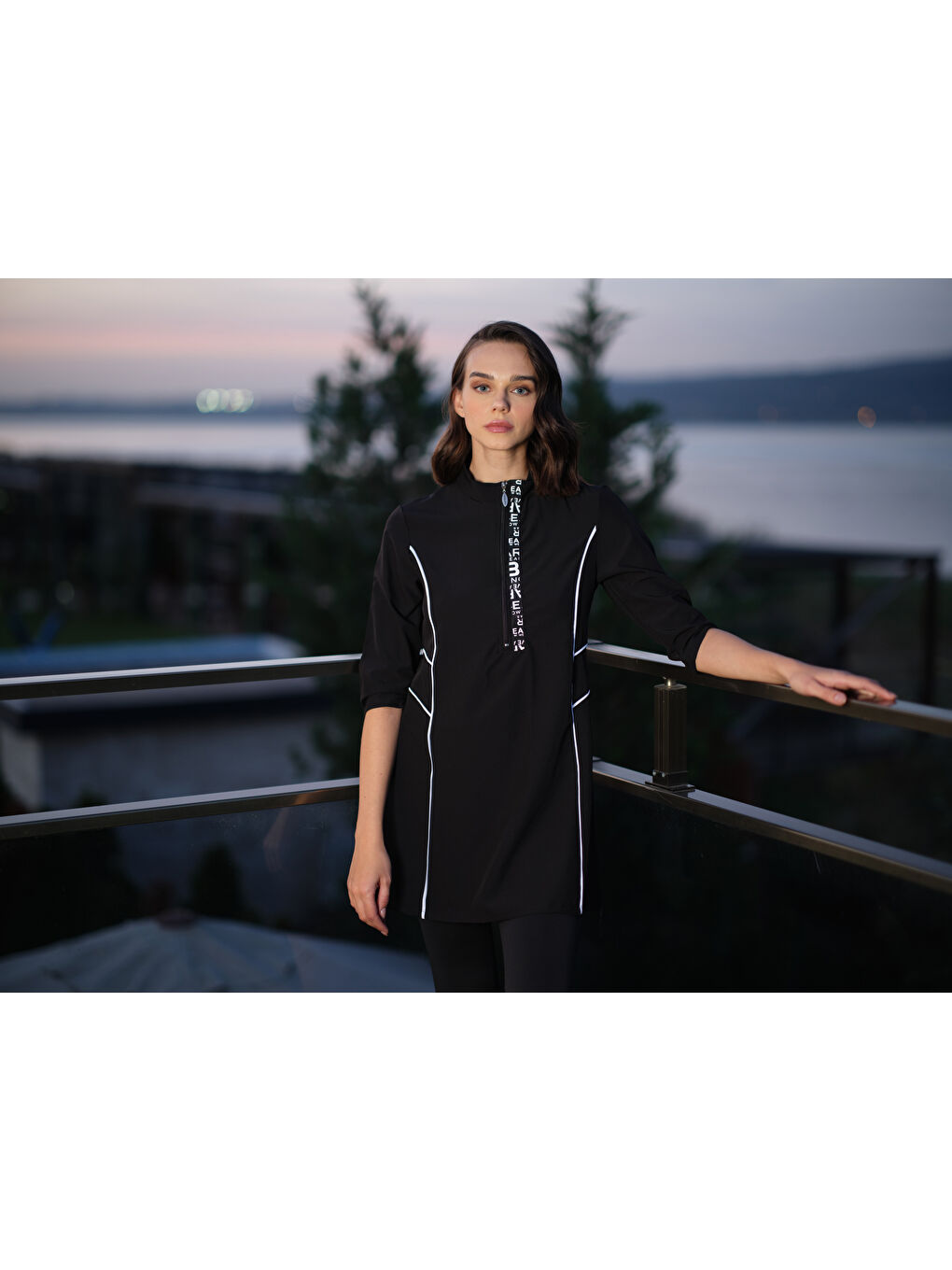 Siyah Kadın Fermuarlı Biyeli Dik Yaka Zarif Kaprili Kapalı Spor Mayo-4