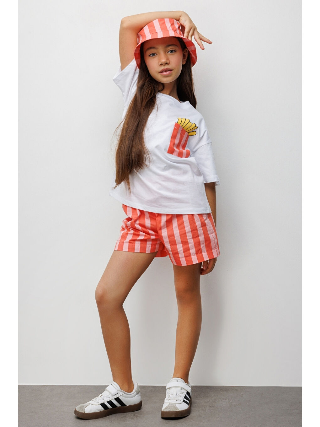 Kırmızı Chips Figürlü Çizgi Desenli Çocuk Tişört Şort İkili Takım - Ellie-1