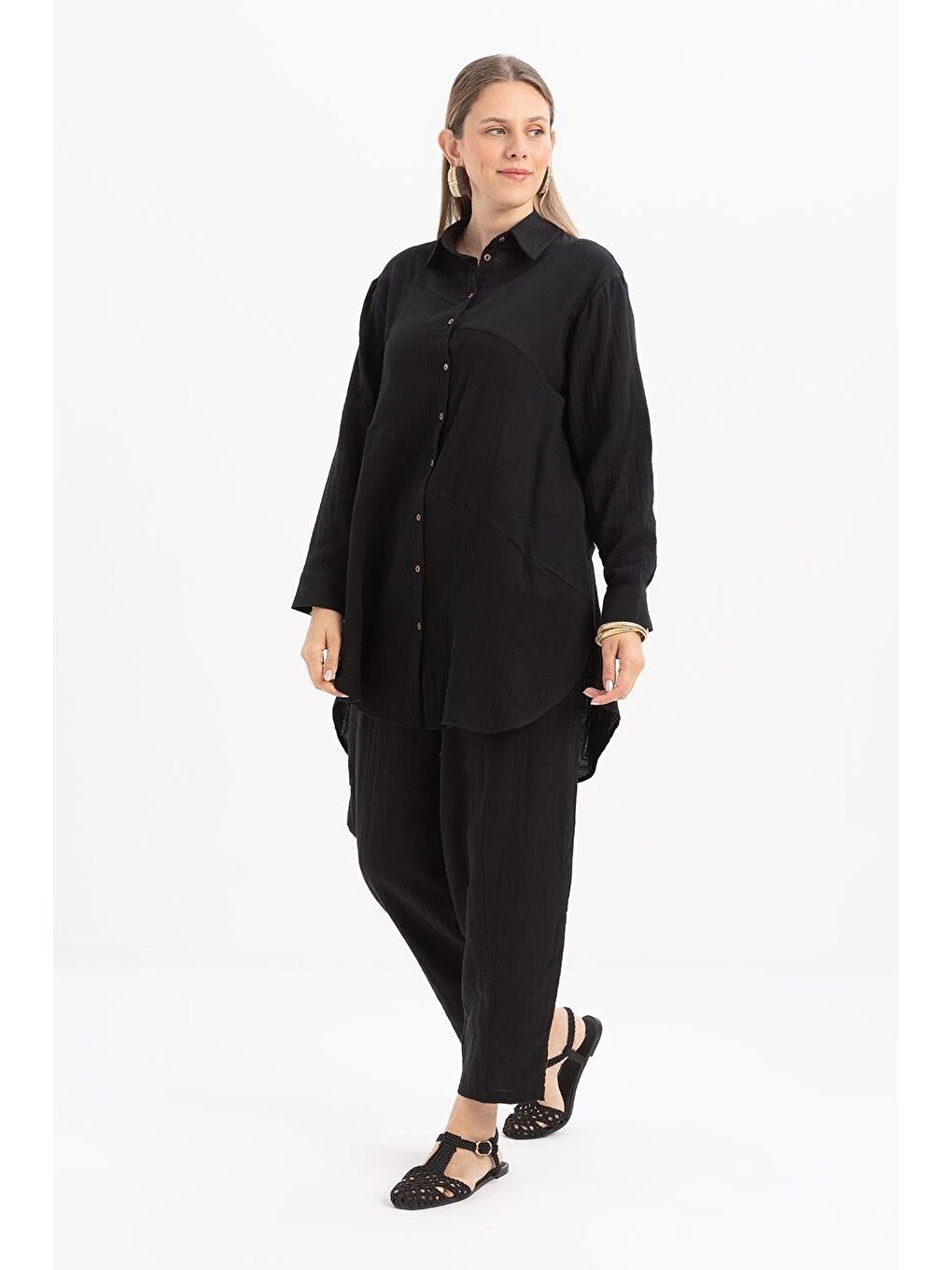 Siyah-Arkası Uzun Patlı Gömlek