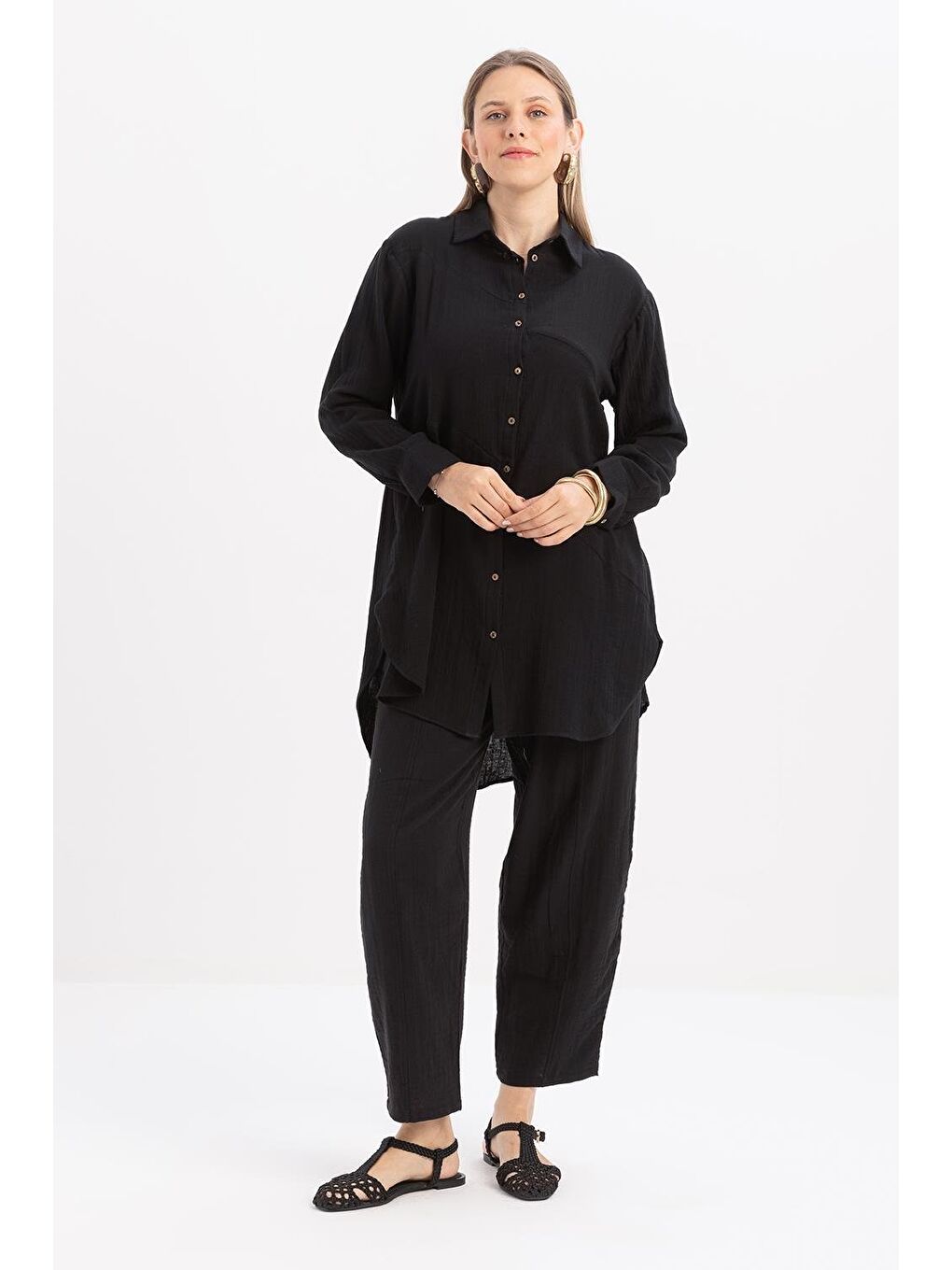 Siyah-Arkası Uzun Patlı Gömlek-1