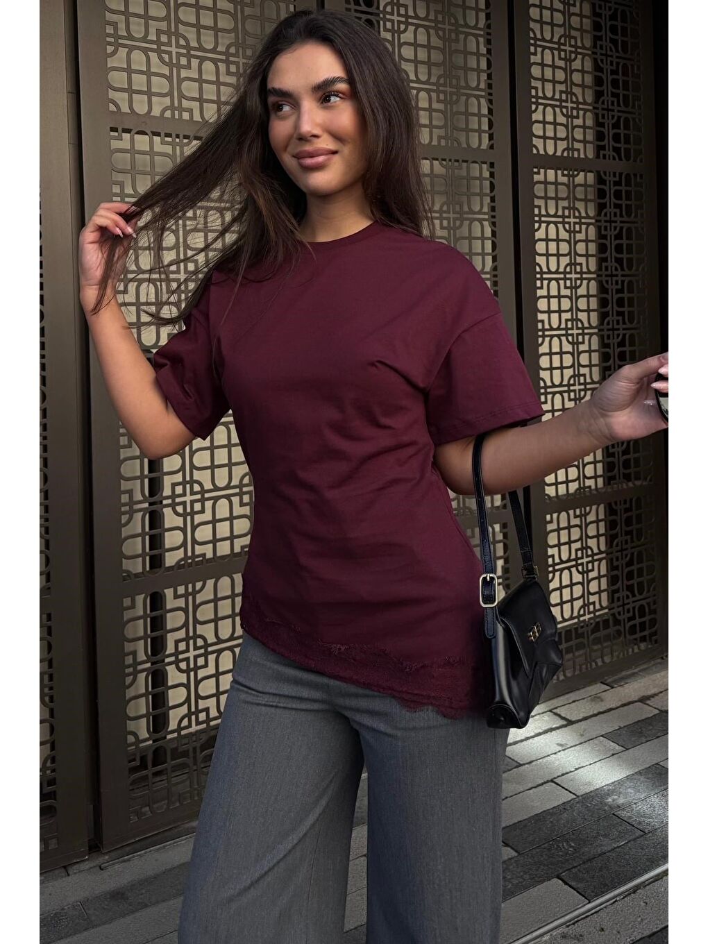 Bordo Dantel Detaylı Belden Oturtmalı Asimetrik Kadın Tişört Mg2719-1