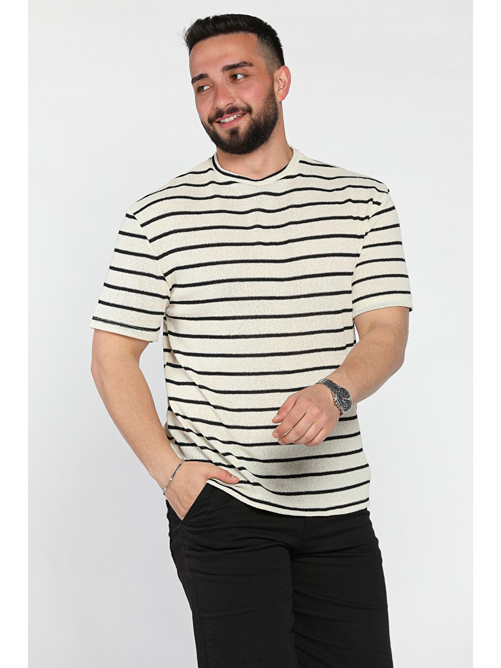 Ekru Bisiklet Yaka Çizgi Desenli Erkek Tişört-1