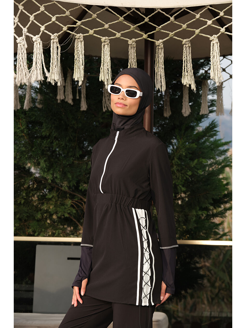 Siyah Kadın Fermuarlı Beli Lastikli Kapalı Dik Yaka Su Tutmayan Hızlı Kuruyan Tesettür Mayo