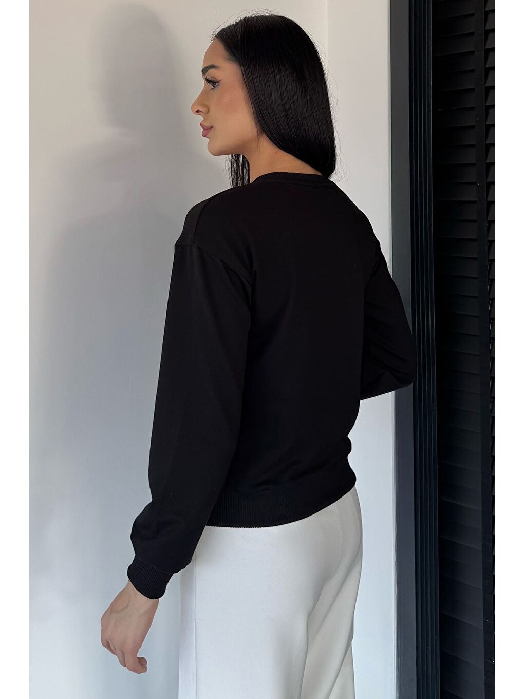 Siyah Kadın Bisiklet Yaka Baskılı Taş İşlemeli Sweatshirt-3