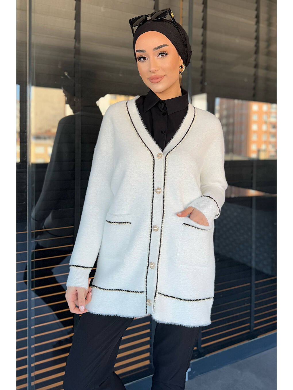 Beyaz Kadın Çift Cepli Ön Düğmeli Sakallı Tesettür Hırka