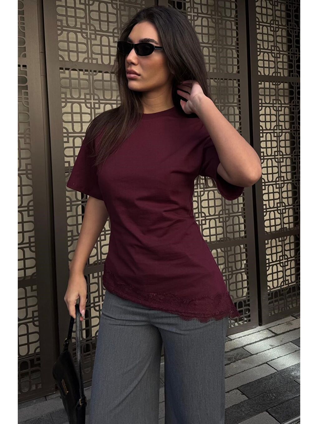 Bordo Dantel Detaylı Belden Oturtmalı Asimetrik Kadın Tişört Mg2719-4