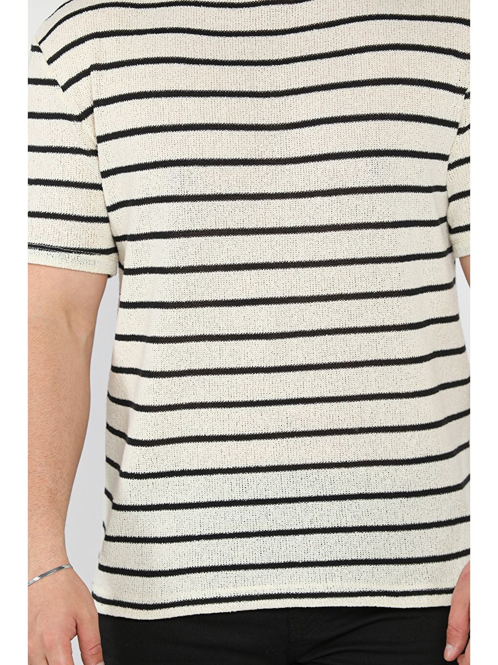 Ekru Bisiklet Yaka Çizgi Desenli Erkek Tişört-3