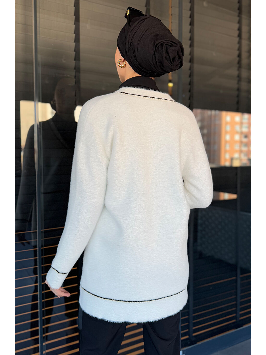 Beyaz Kadın Çift Cepli Ön Düğmeli Sakallı Tesettür Hırka-7