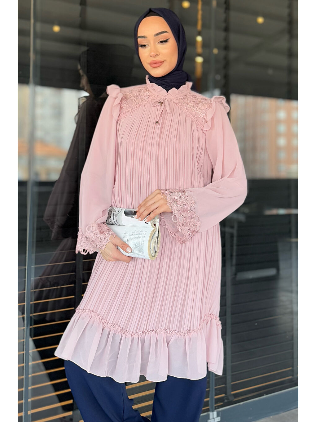 Pembe Kadın Ön Bağlamalı Güpürlü İncili Tesettür Pileli Tunik-1