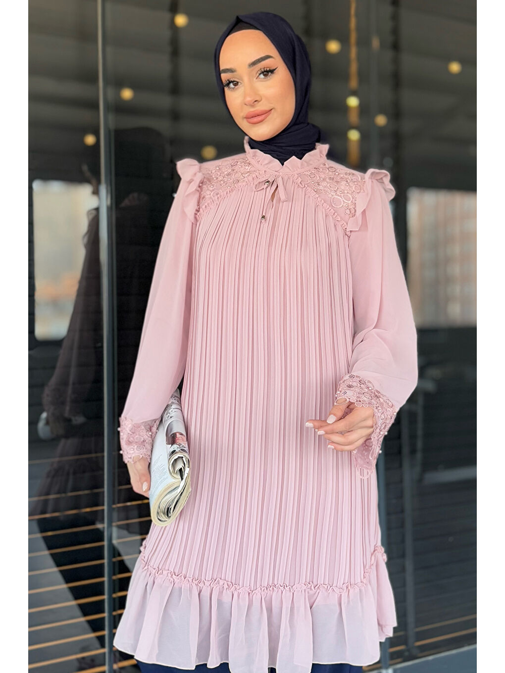 Pembe Kadın Ön Bağlamalı Güpürlü İncili Tesettür Pileli Tunik-2