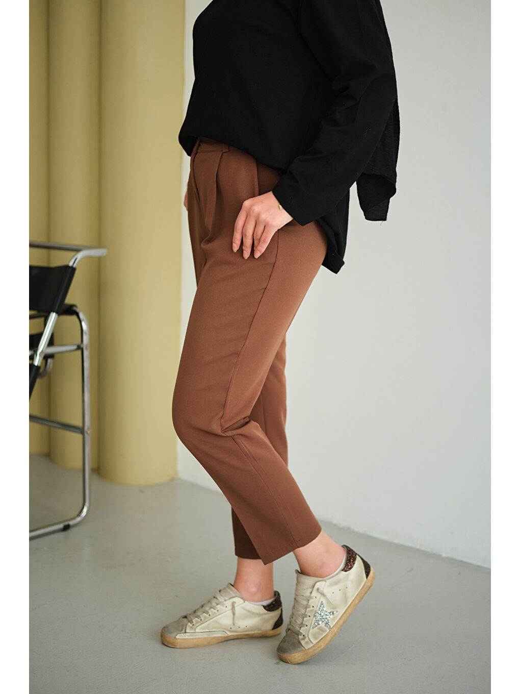 Kadın Pileli Düz Paça Pantolon Kahverengi-2