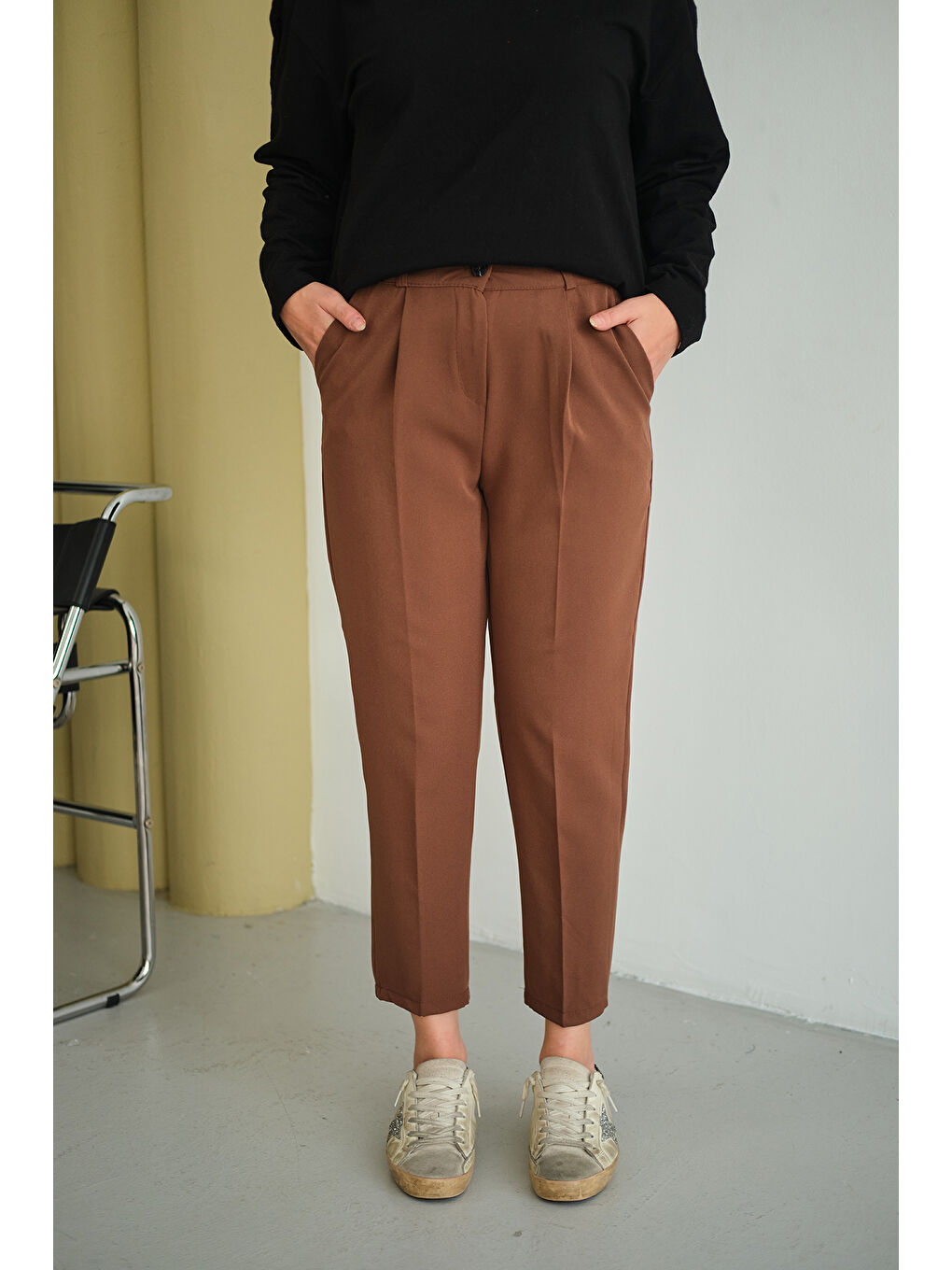 Kadın Pileli Düz Paça Pantolon Kahverengi-4