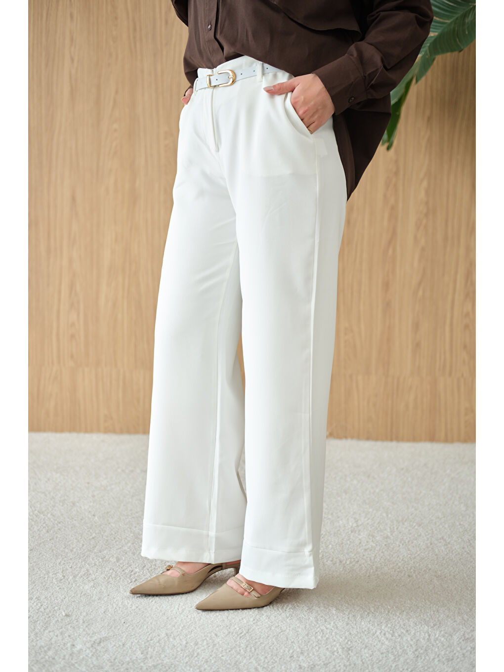 Kadın Paçası Katlama Detay Kemerli Pantolon Ekru-1