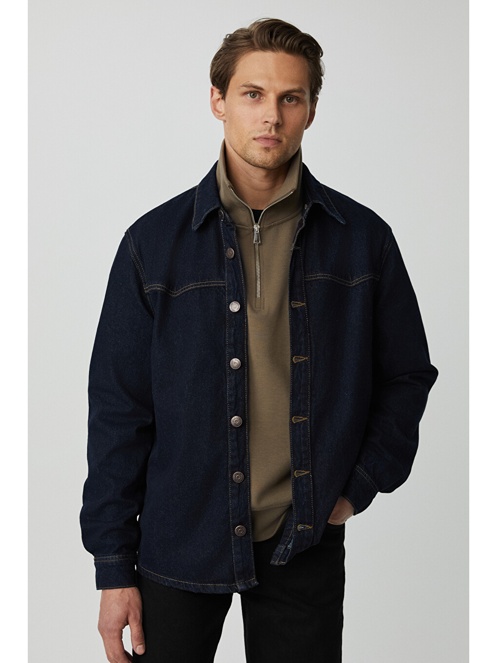 Borna Erkek Rinse Denim Rahat Geniş Kesim Ceket Görünümlü Lacivert Ceket-3