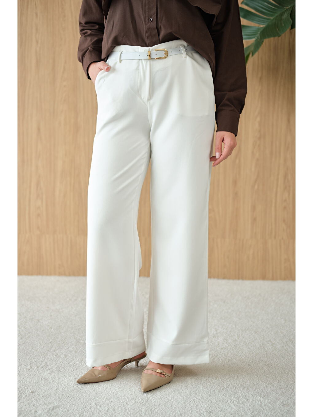 Kadın Paçası Katlama Detay Kemerli Pantolon Ekru-2
