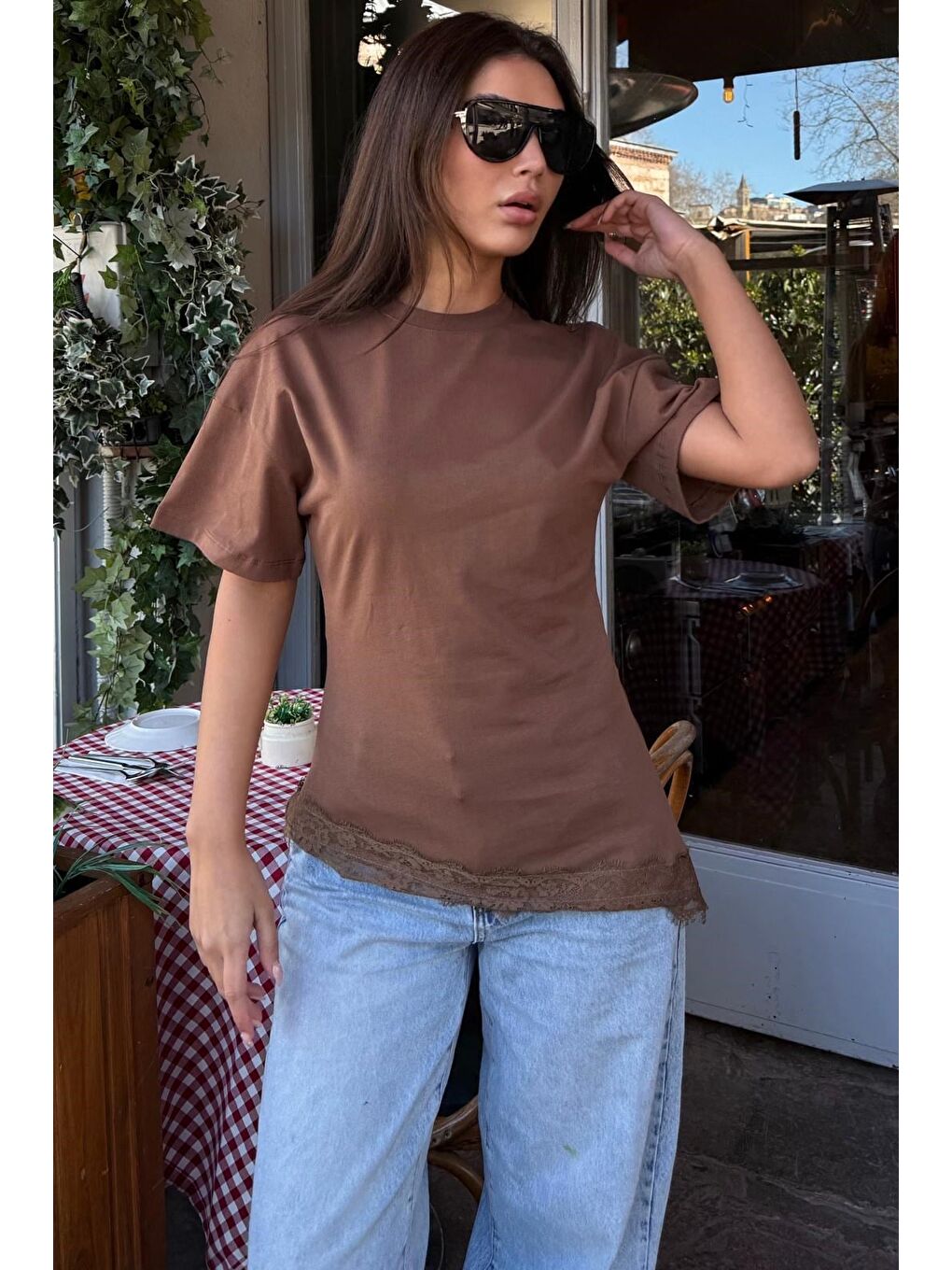 Kahverengi Dantel Detaylı Belden Oturtmalı Asimetrik Kadın Tişört Mg2719-1