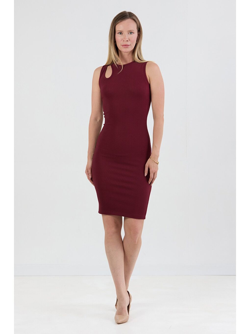 Bordo Fitilli Omzu Pencere Detaylı Elbise-1