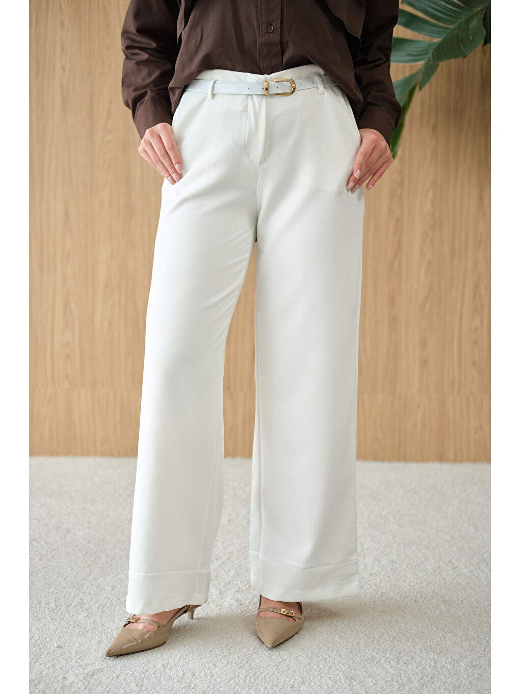 Kadın Paçası Katlama Detay Kemerli Pantolon Ekru-3