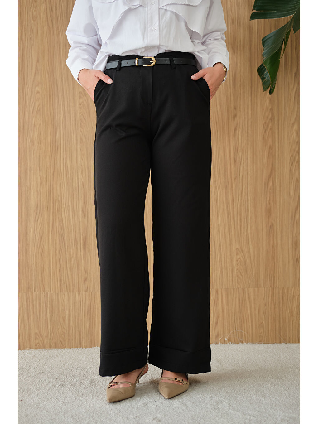 Kadın Paçası Katlama Detay Kemerli Pantolon Siyah-1