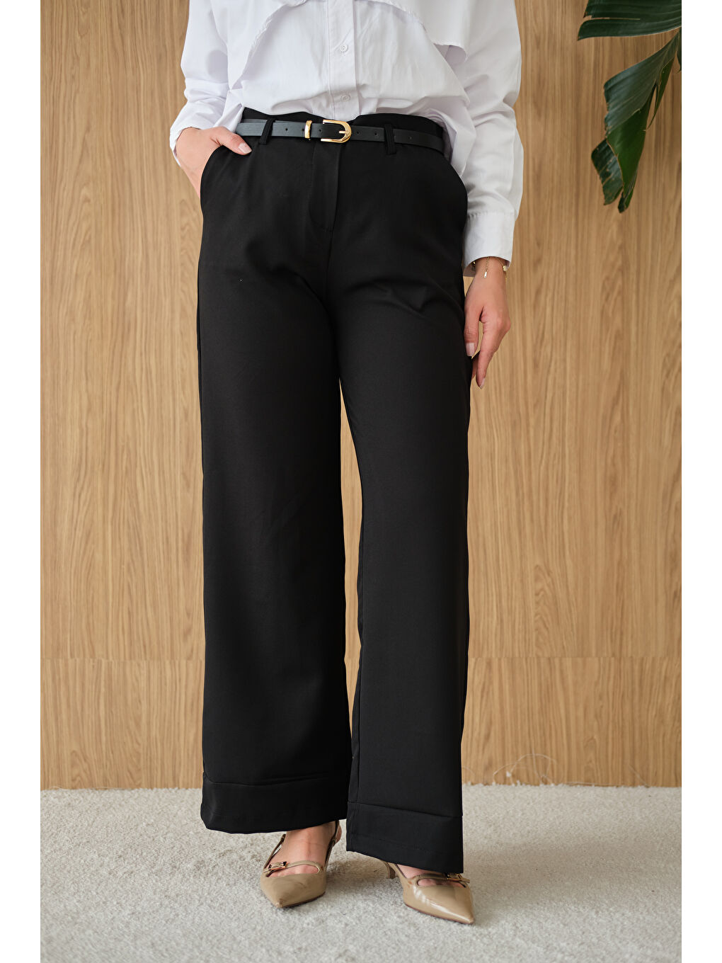 Kadın Paçası Katlama Detay Kemerli Pantolon Siyah-2