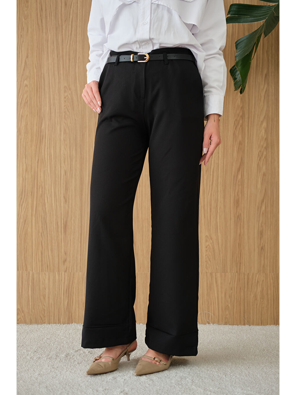 Kadın Paçası Katlama Detay Kemerli Pantolon Siyah-3