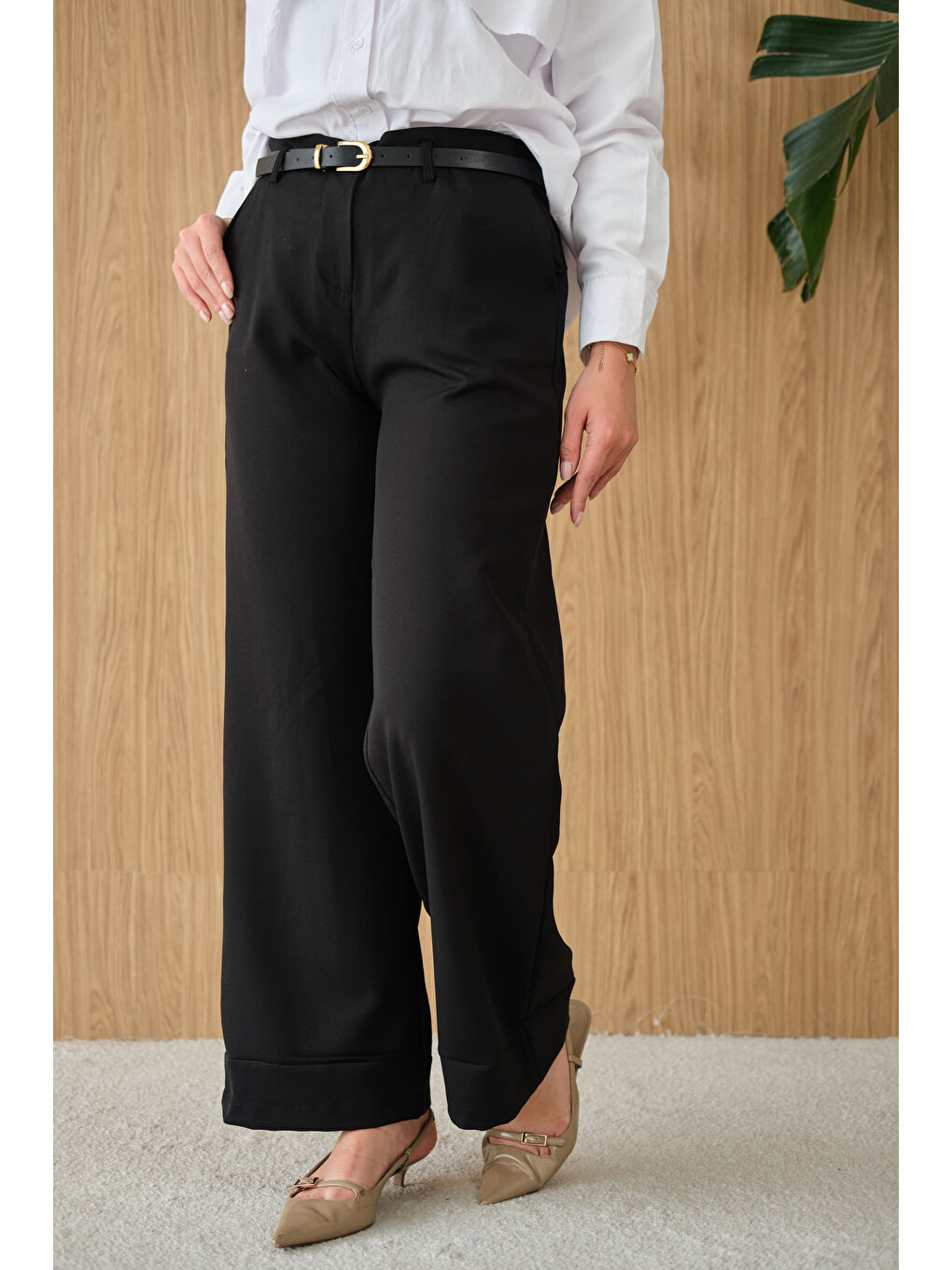 Kadın Paçası Katlama Detay Kemerli Pantolon Siyah-4