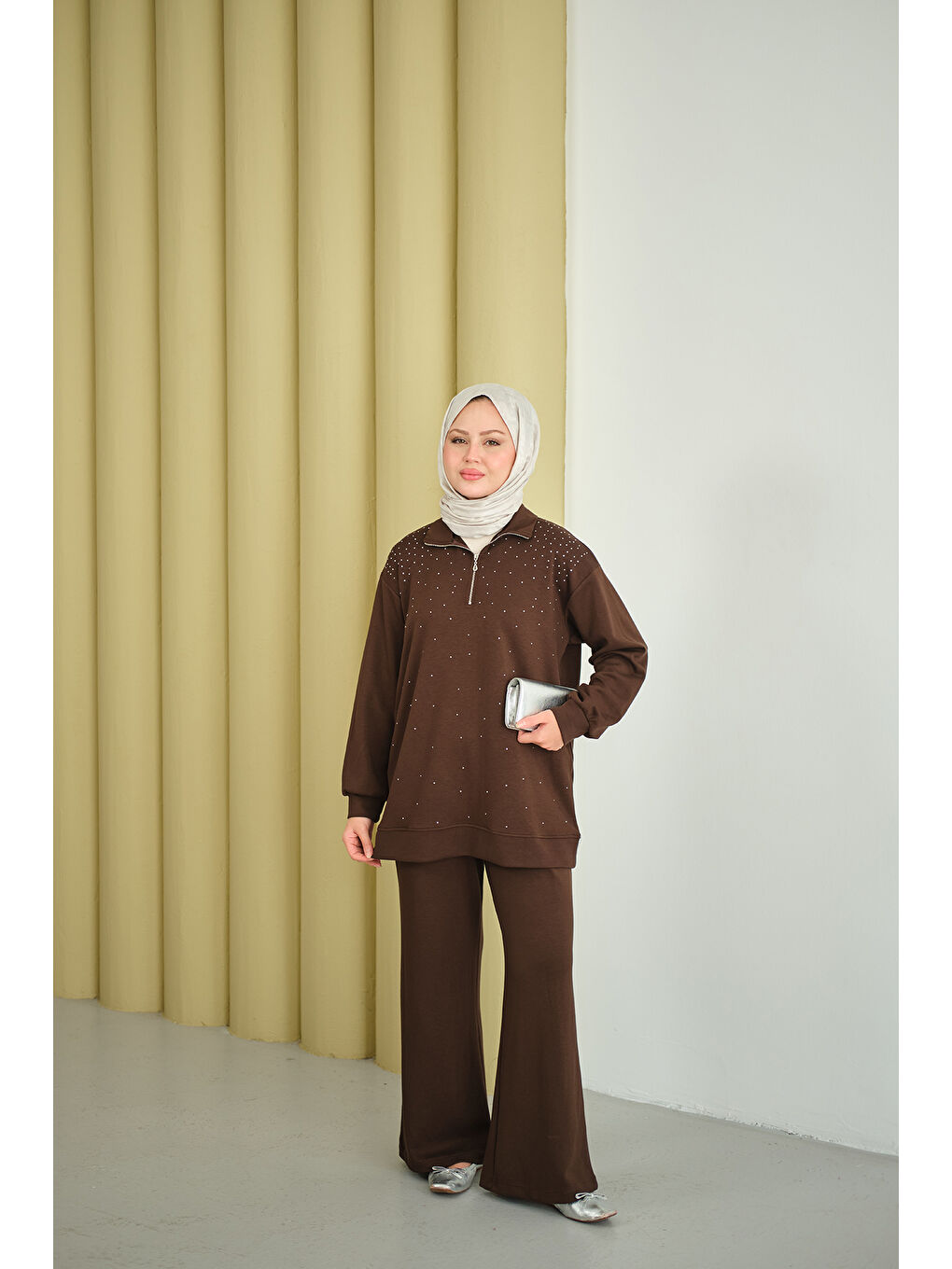 Kadın Yarım Fermuarlı Taşlı Takım Kahverengi-3