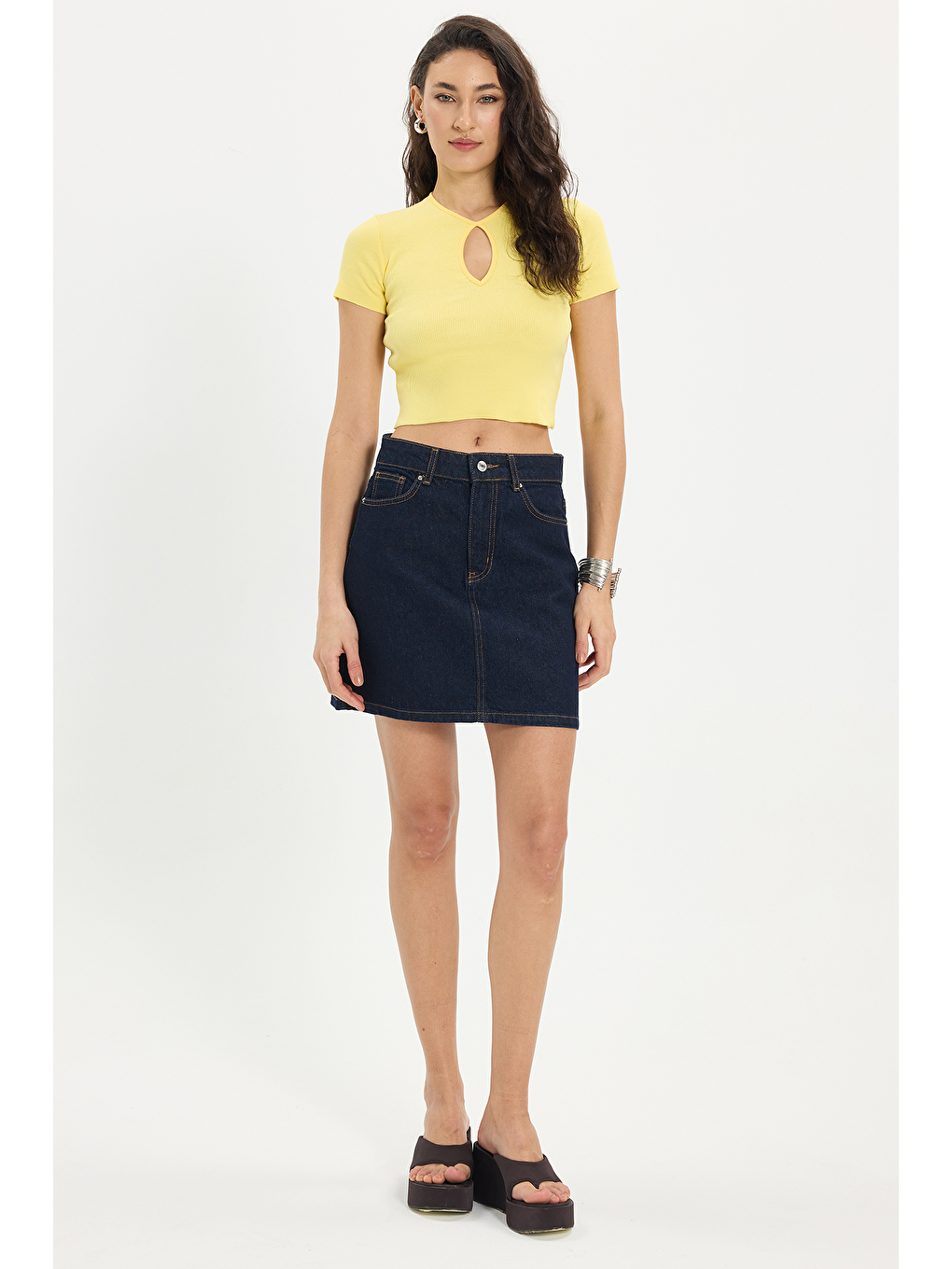 Kadın Slim Fit Dar Kesim %100 Pamuk Kısa Kollu Düz Bisiklet Yaka Sarı Crop-1