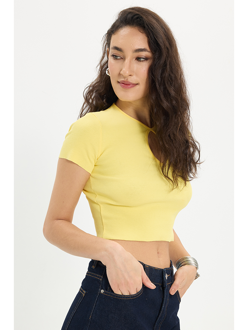 Kadın Slim Fit Dar Kesim %100 Pamuk Kısa Kollu Düz Bisiklet Yaka Sarı Crop-2