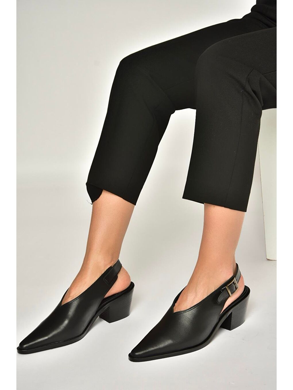 Siyah Kadın Topuklu Ayakkabı U654304103-4