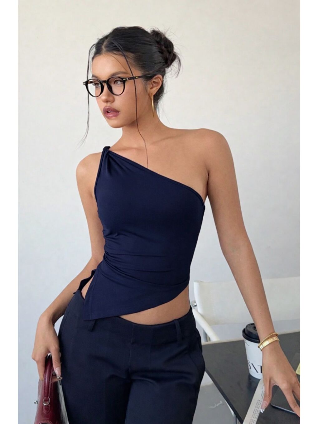 Lacivert Kadın Tek Omuz Bluz Asimetrik Kesim Elastanlı Crop ve Modern Tasarım