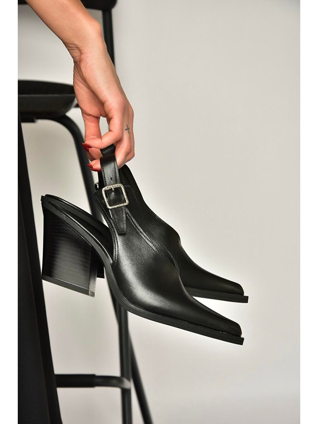 Siyah Kadın Topuklu Ayakkabı U654304103-6