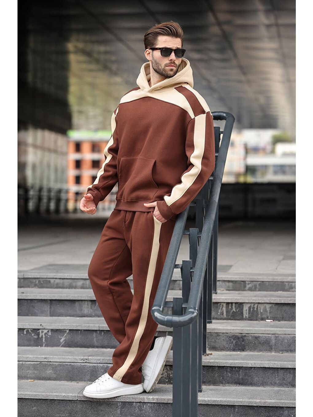 Acı Kahverengi Kapüşonlu Şerit Detaylı Erkek Eşofman Takımı E7326-3
