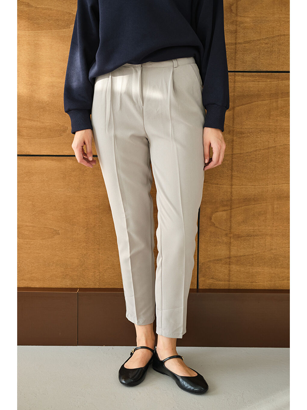 Kadın Pileli Düz Paça Pantolon Açık Gri-2