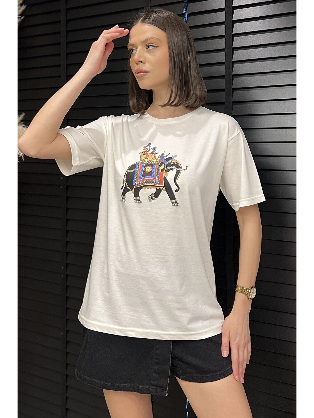 Ekru Baskılı Taşlı Kadın Tişört-1