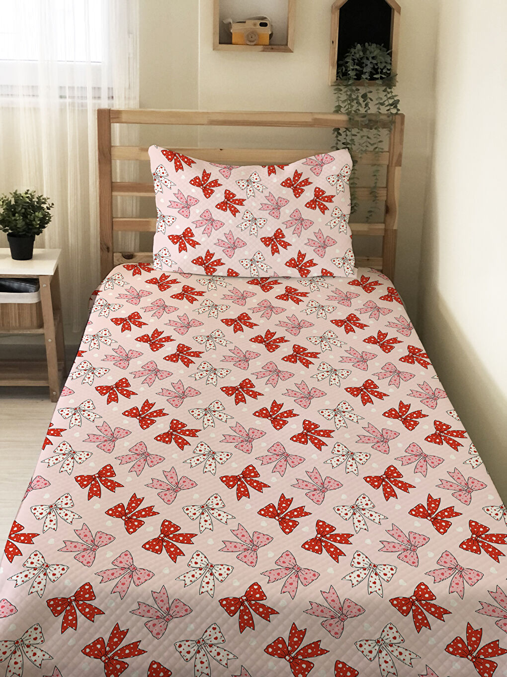 Pembe Fiyonk Desenli - Baskılı Tek Kişilik Pike Takımı