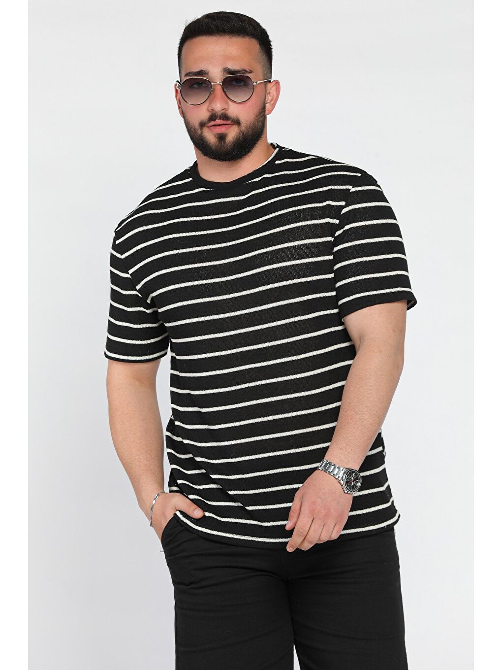 Siyah Bisiklet Yaka Çizgi Desenli Erkek Tişört