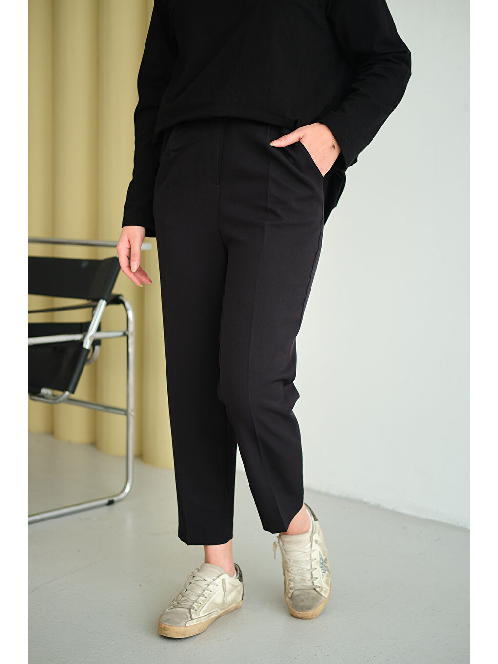 Kadın Lastik Detay Kemerli Kumaş Pantolon Siyah