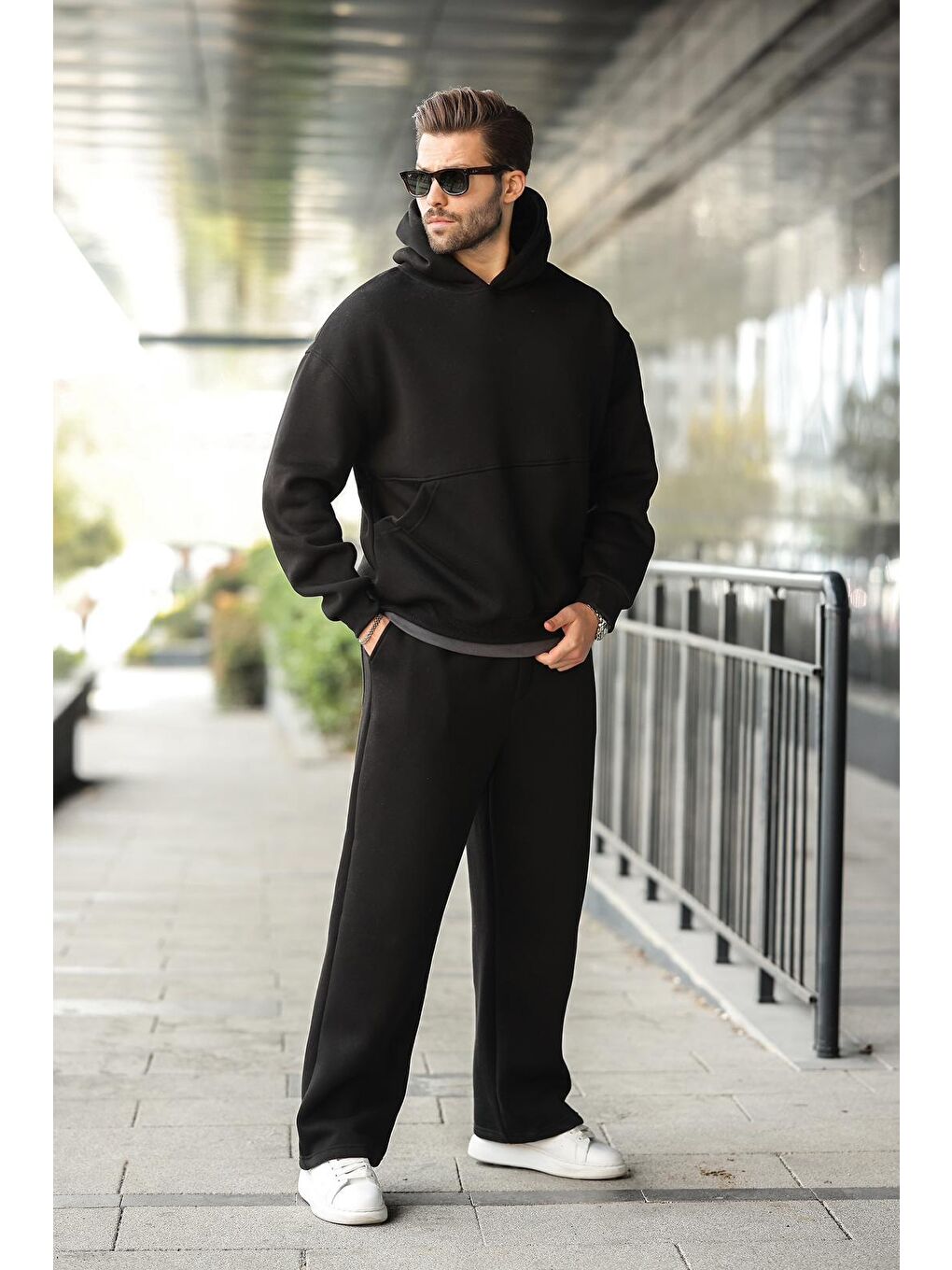 Siyah Kapüşonlu Kanguru Cep Erkek Eşofman Takımı E7338-3