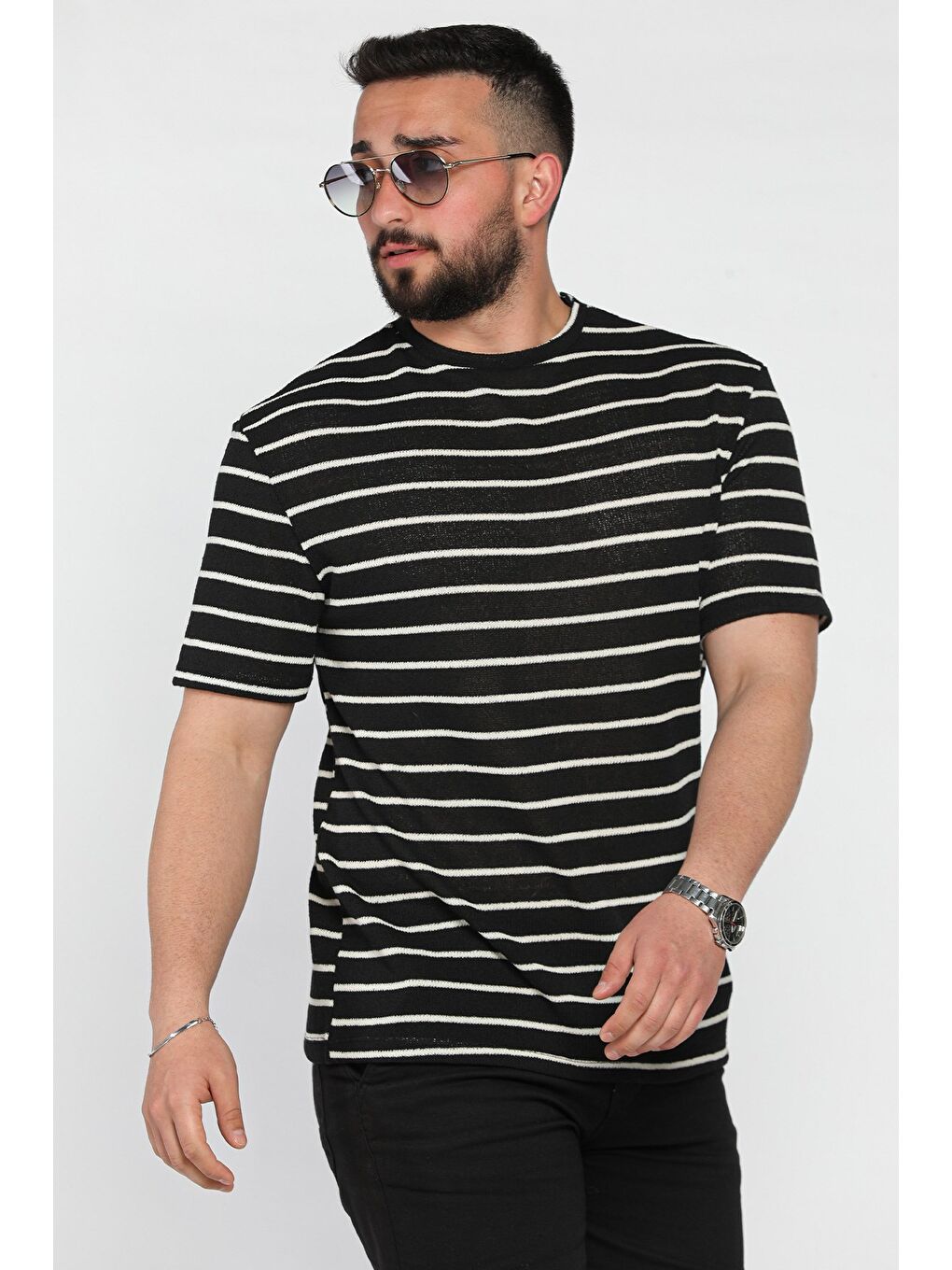 Siyah Bisiklet Yaka Çizgi Desenli Erkek Tişört-1