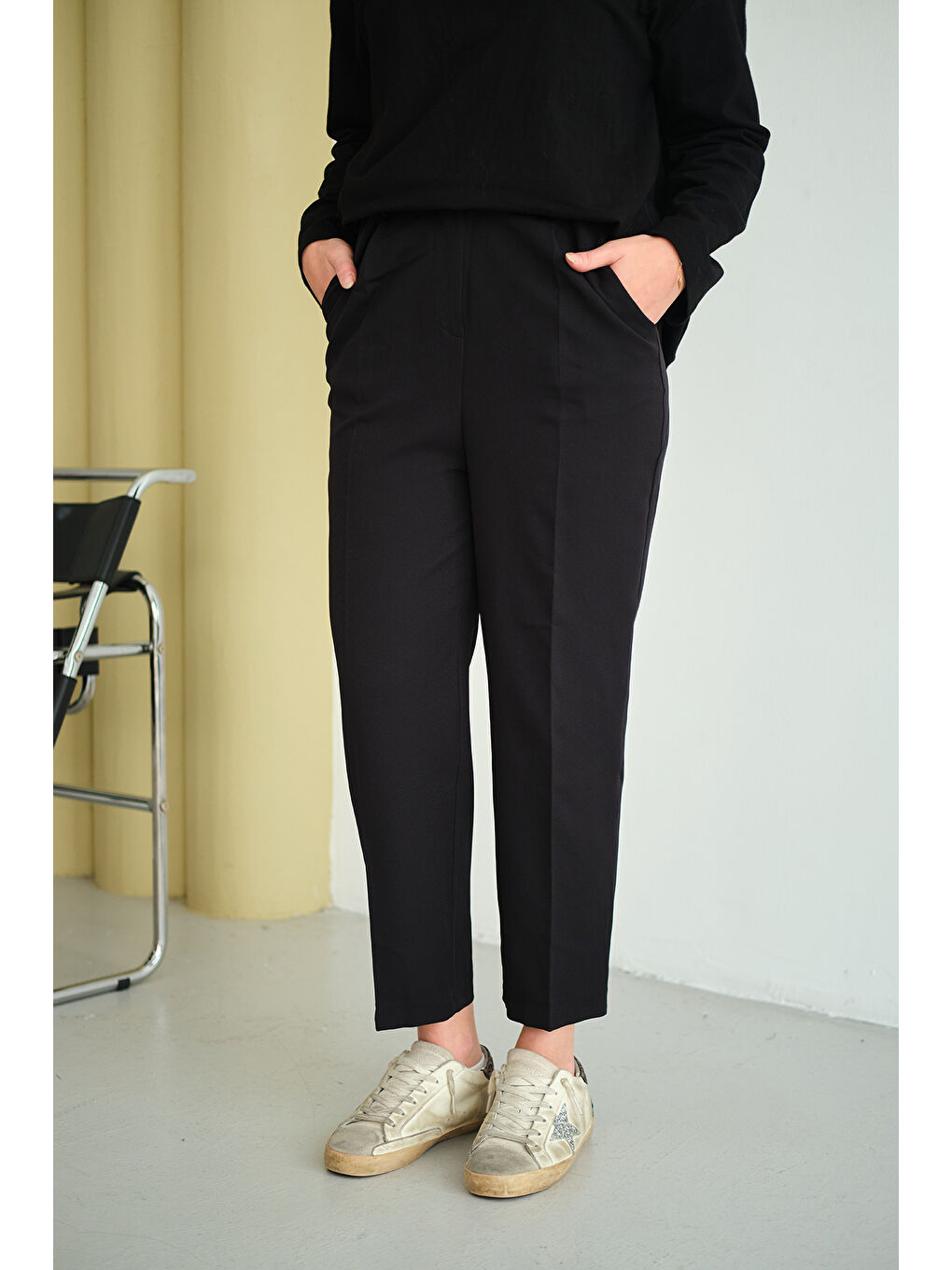 Kadın Lastik Detay Kemerli Kumaş Pantolon Siyah-1