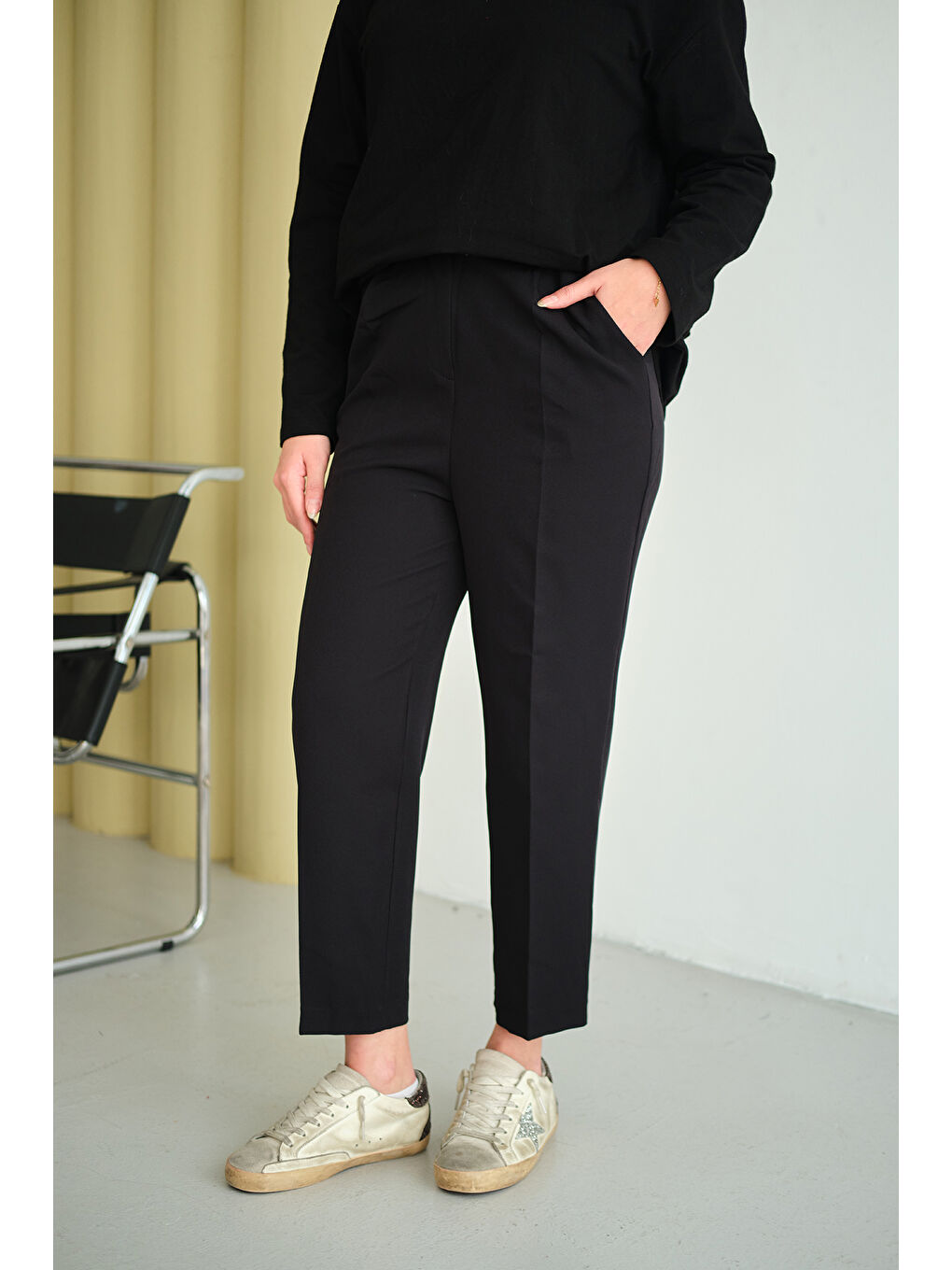 Kadın Lastik Detay Kemerli Kumaş Pantolon Siyah-2