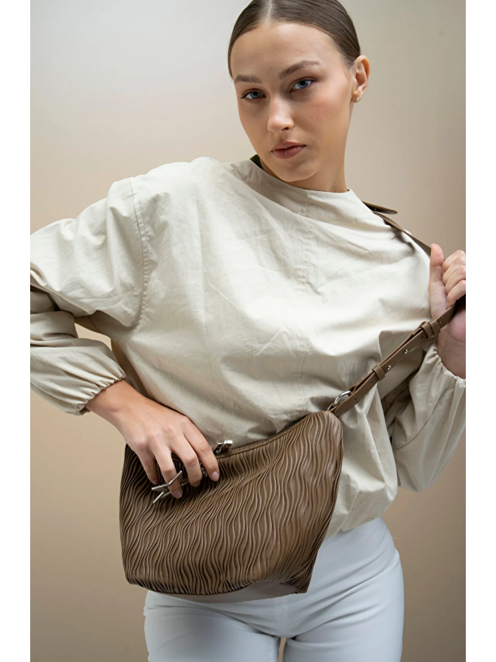 Bej Yıldız Detaylı Kadın Omuz Çantası BYN2314-1