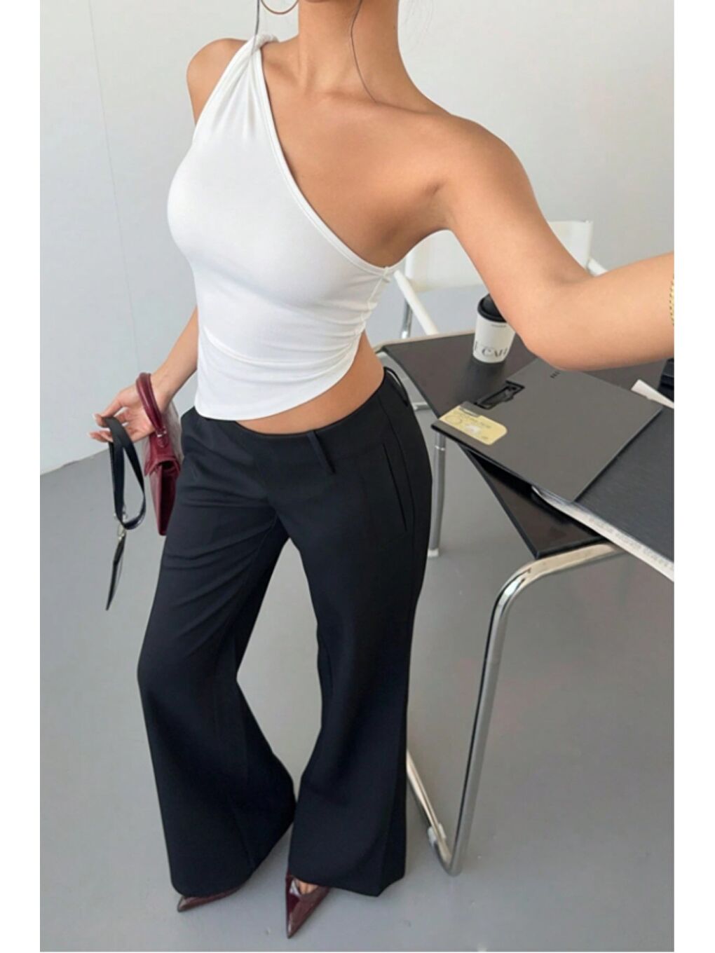 Beyaz Kadın Tek Omuz Bluz Asimetrik Kesim Elastanlı Crop ve Modern Tasarım-2