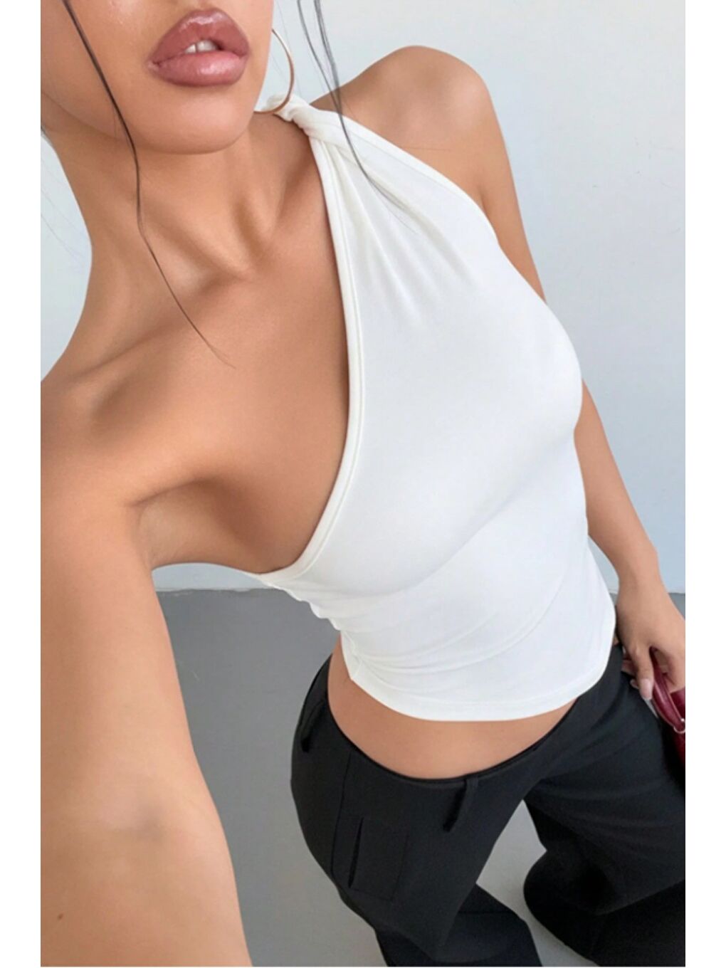 Beyaz Kadın Tek Omuz Bluz Asimetrik Kesim Elastanlı Crop ve Modern Tasarım-4