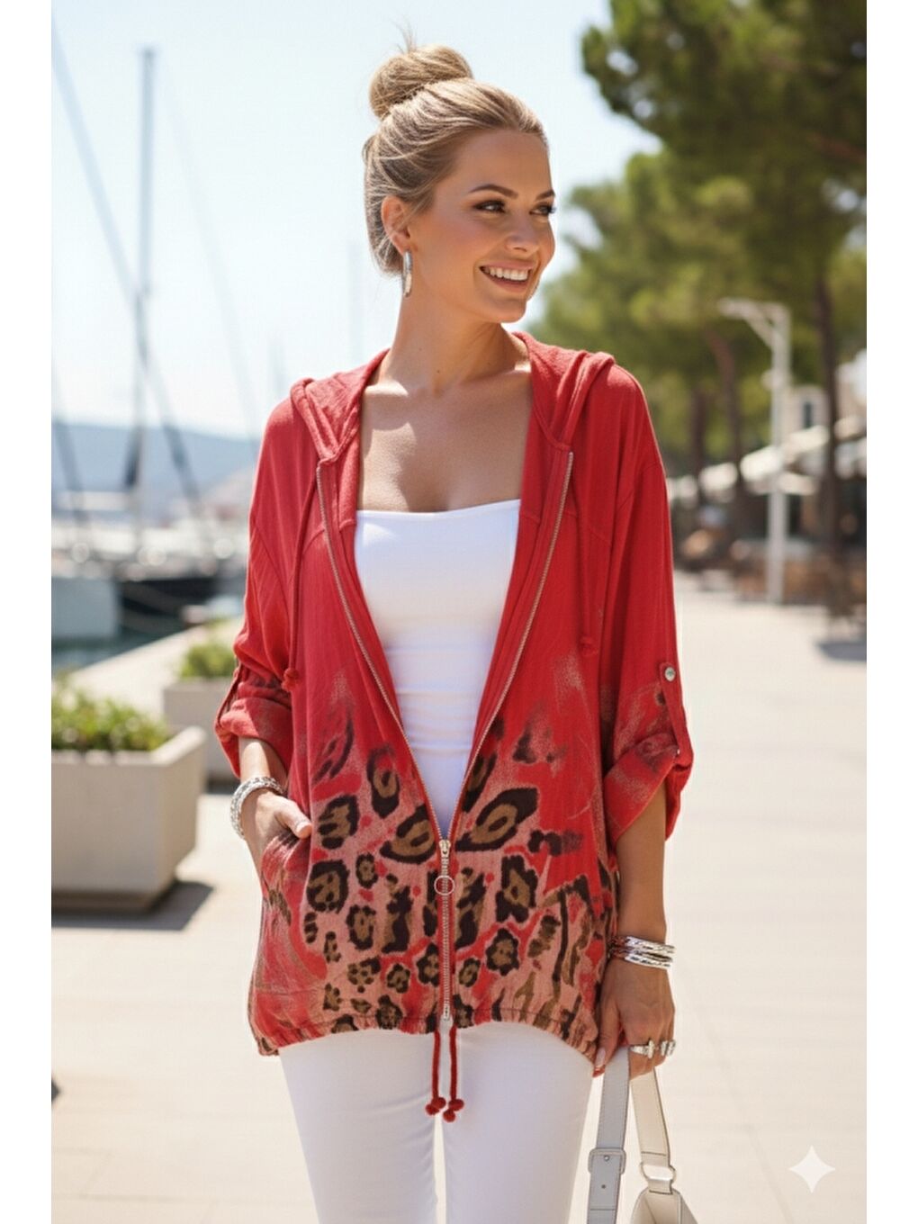 İtalyan Kırmızı Düğmeli Uzun Kollu Cepli Kapüşonlu Fermuarlı Baskılı Regular Boy Dokuma Ceket 68 65-2