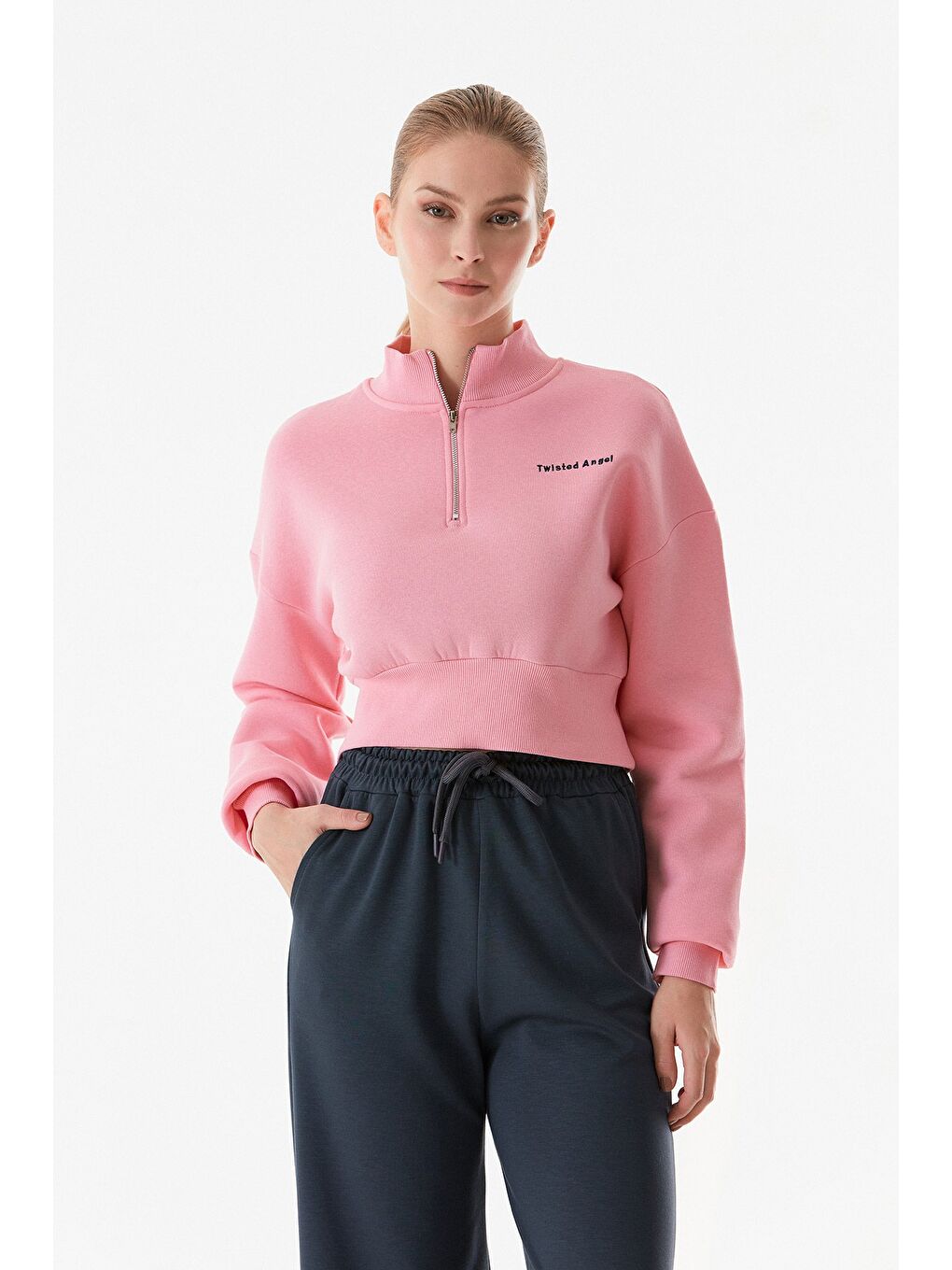 Fullamoda Pembe 3 İplik Yazı Nakışlı Yarım Fermuarlı Crop Sweatshirt